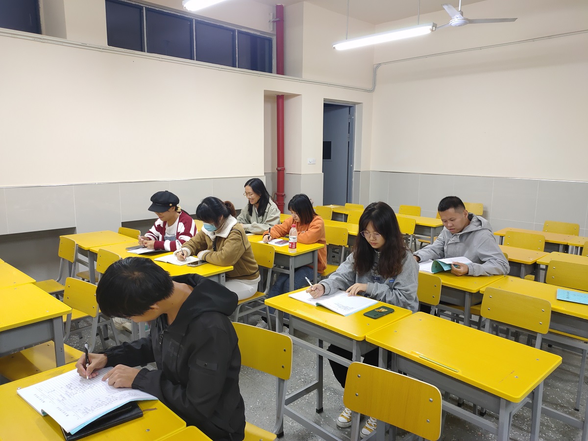 班主任工作会议111.22.jpg